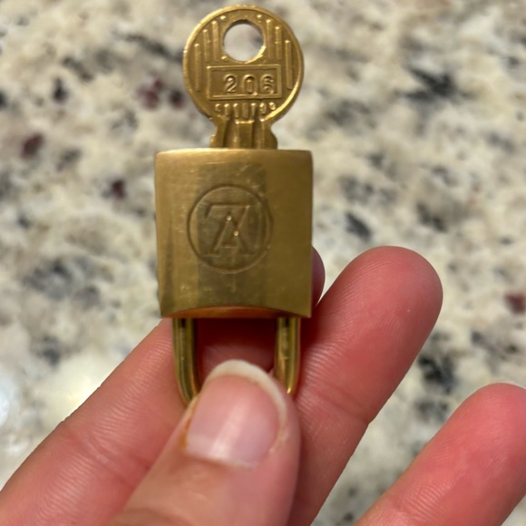 Louis Vuitton ✨RARE ✨Bright 🔆 Gold Padlock and Key #206 - Picture 3 of 5